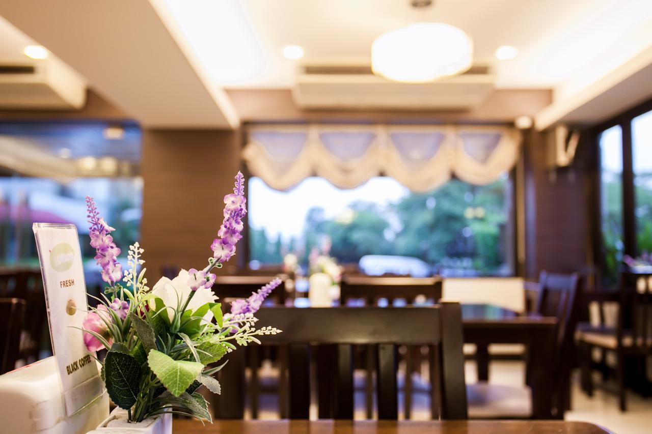 Grand Tara Garden Thai Hotel Bangkok Exterior photo